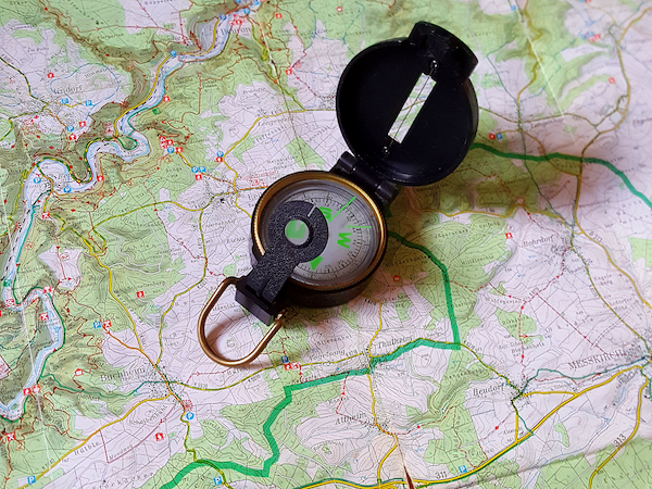 Karte und Kompass